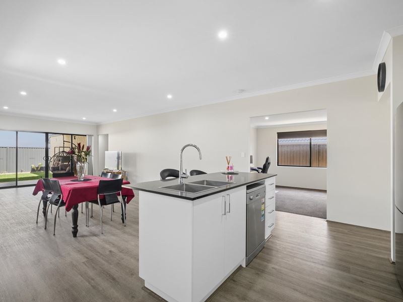 18 Kentia Road, Wandi
