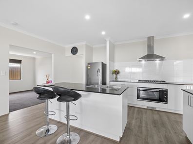18 Kentia Road, Wandi WA 6167