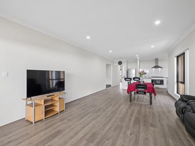 18 Kentia Road, Wandi WA 6167