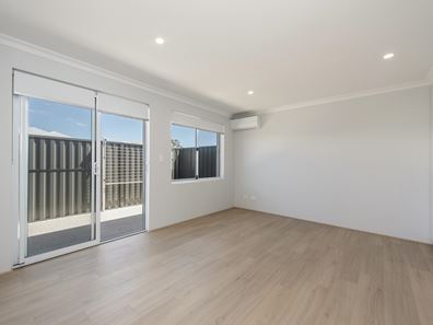 2A Larcom Road, Lakelands WA 6180