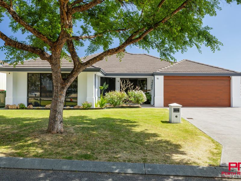32 Crosthwait Circle, Tapping WA 6065