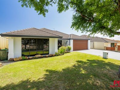 32 Crosthwait Circle, Tapping WA 6065