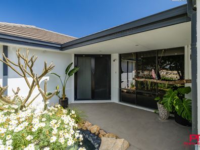 32 Crosthwait Circle, Tapping WA 6065