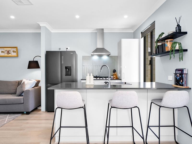 14 Easter Street, Eglinton WA 6034