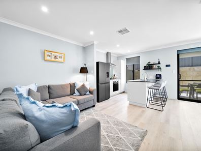 14 Easter Street, Eglinton WA 6034