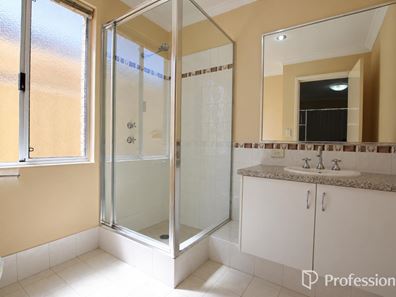 23 Finsbury Drive, Thornlie WA 6108