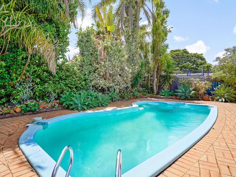 42 Kookerbrook Street, Dudley Park WA 6210