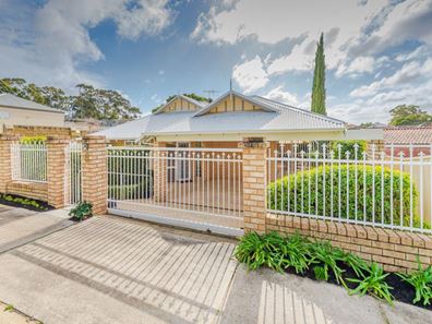 1/8 Clarence St, South Perth WA 6151