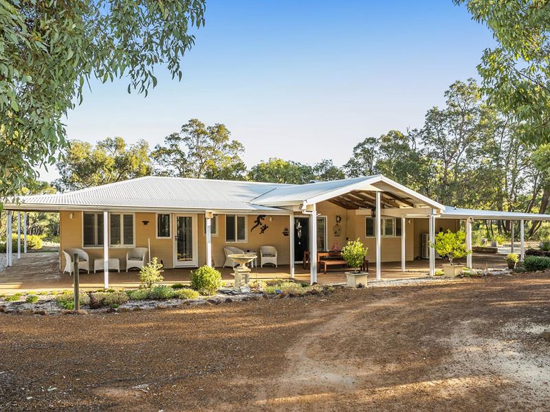 258 Rosewood Drive, Chittering