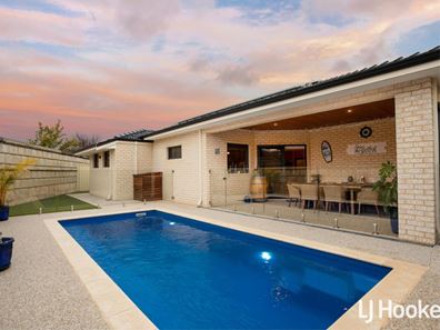 2/9 Ladham Turn, Canning Vale WA 6155