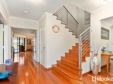 2/9 Ladham Turn, Canning Vale WA 6155