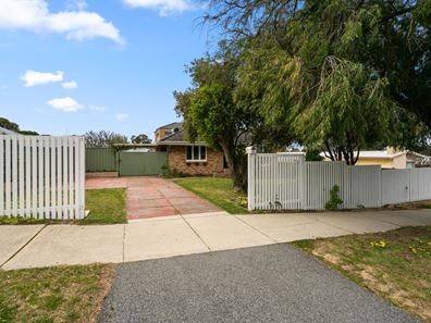 11 Winnacott Street, Willagee WA 6156