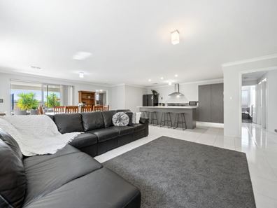 6 Halcyon Crescent, Aveley WA 6069