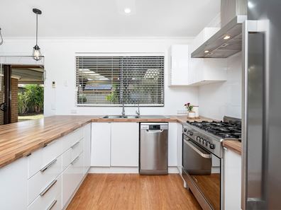 7 Adelaide Circle, Craigie WA 6025