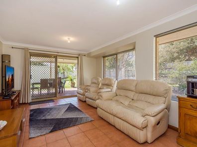 11 Narbonne Gardens, Port Kennedy WA 6172
