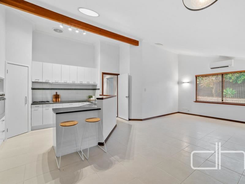 24 Brookland Crescent, Marangaroo