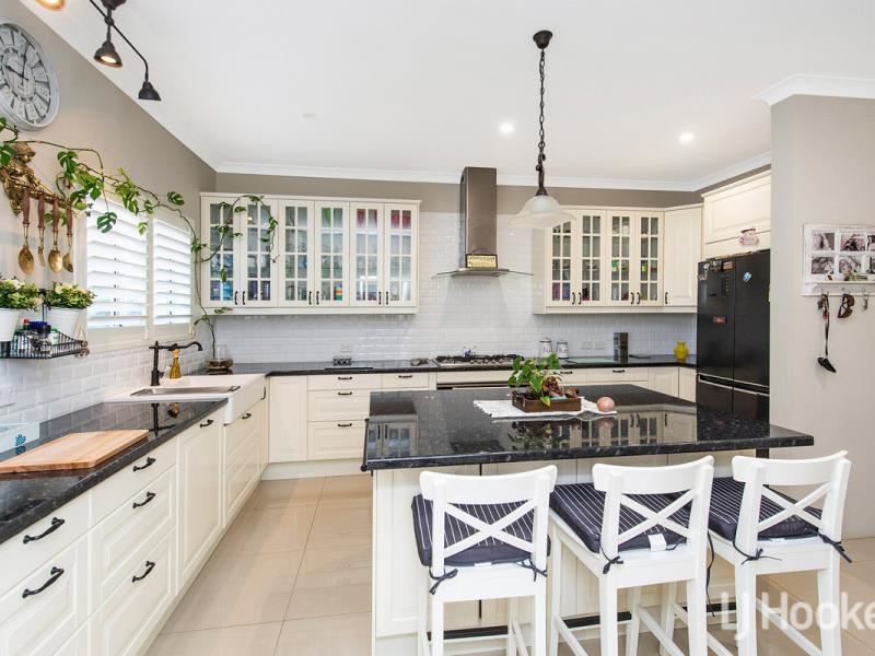 6 Muir Place, Halls Head WA 6210