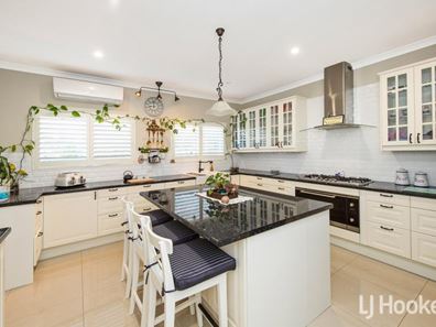 6 Muir Place, Halls Head WA 6210