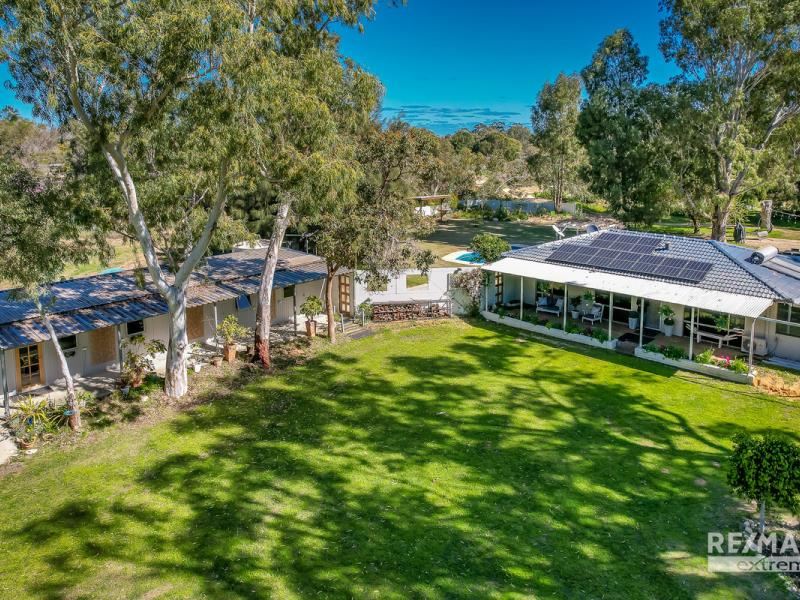 42 Fairway Court, Woodridge