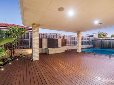 229 Peelwood Parade, Halls Head WA 6210