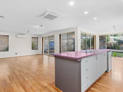 32 Ranunculus Court, Beeliar WA 6164