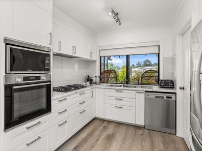 12 Slee Place, Withers WA 6230