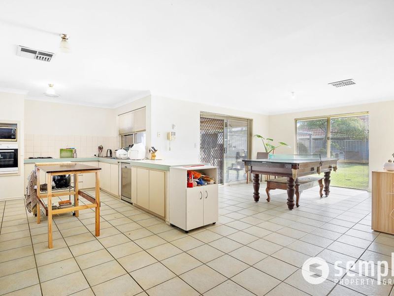 4 Round Hill Drive, Port Kennedy