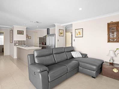 5 Pyke Way, Piara Waters WA 6112