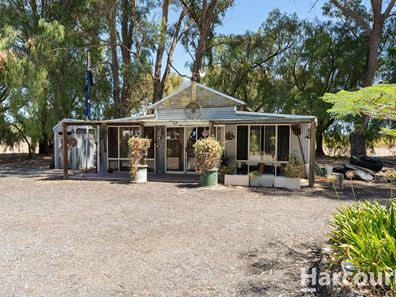 8 Serpentine Way, Stake Hill WA 6181