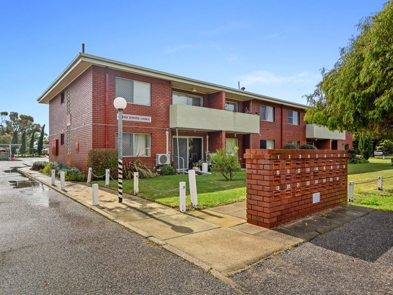 24/4 Minchinson  Street, Shoalwater WA 6169