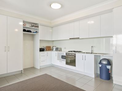 207/25 Malata Crescent, Success WA 6164