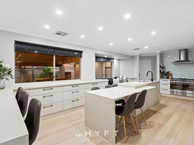 17 Bayport Circuit, Mindarie WA 6030