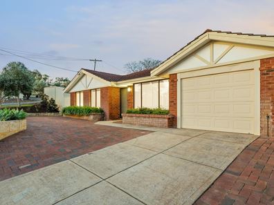 4 Alan Court, Beldon WA 6027