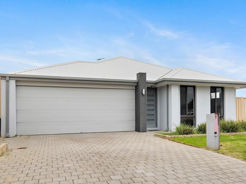 7 Oakes Way, Hammond Park