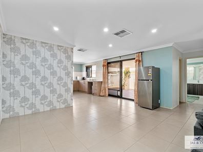 1 Caloria Chase, Caversham WA 6055