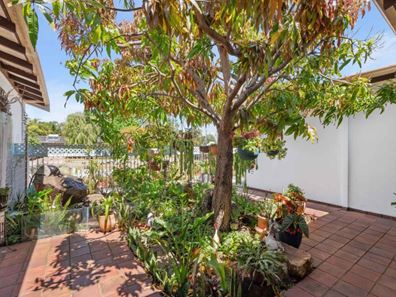 15 Pembury Road, Thornlie WA 6108