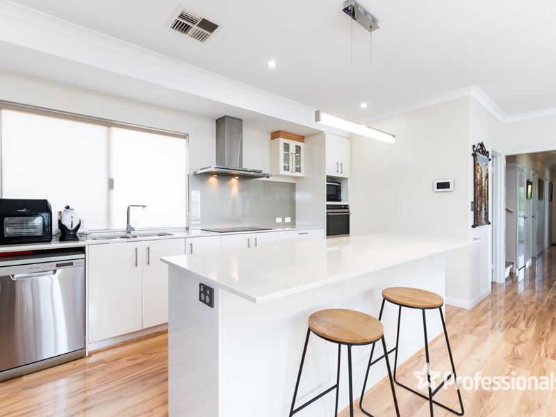 63 Aviator Boulevard, Clarkson