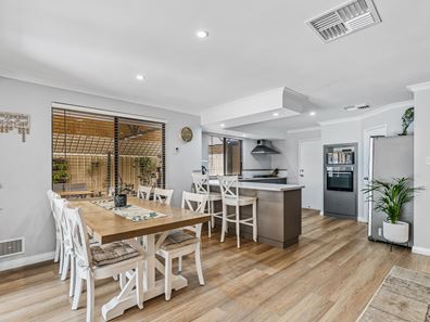 33 Malata Ridge, Lakelands WA 6180