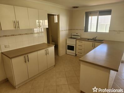 11 Matthew Way, Thornlie WA 6108