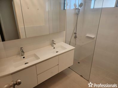 11 Matthew Way, Thornlie WA 6108