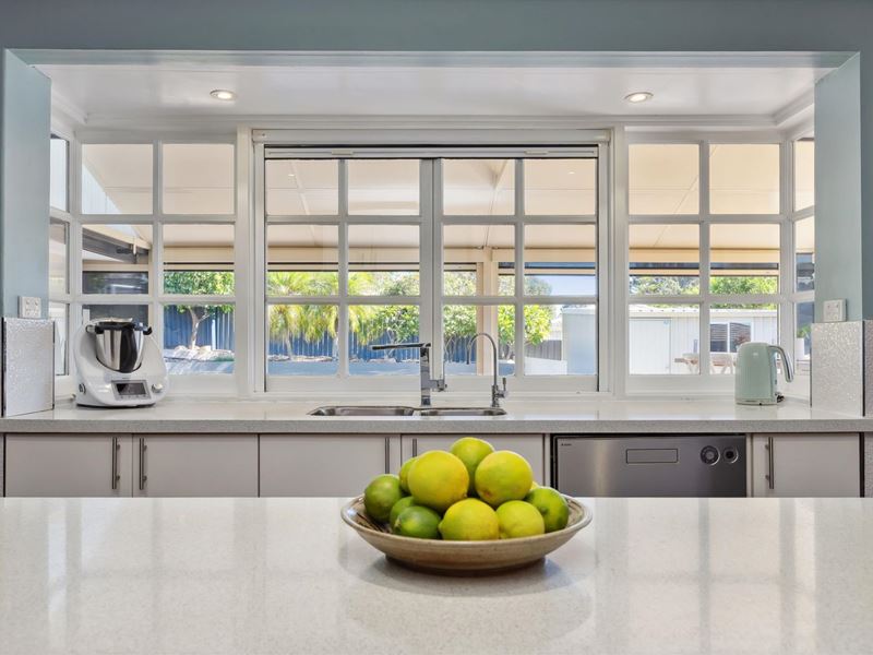 9 Buckingham Crescent, Kardinya WA 6163