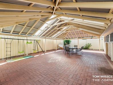 8 Thomas Street, Queens Park WA 6107