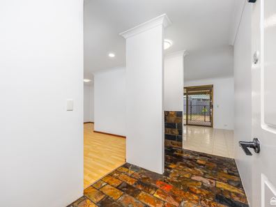 4 Guinivere Way, Camillo WA 6111