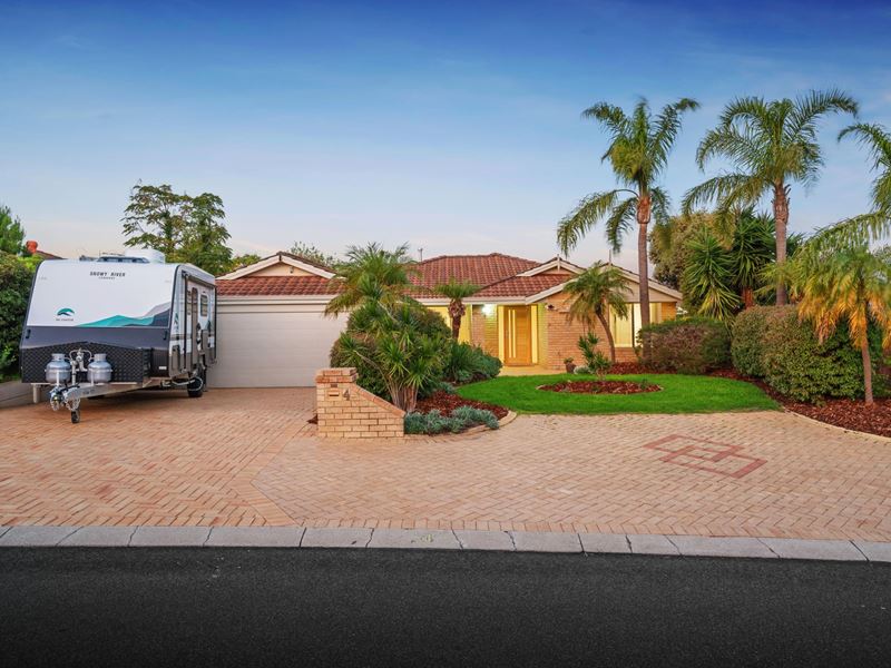 4 Congressional Crescent, Connolly WA 6027