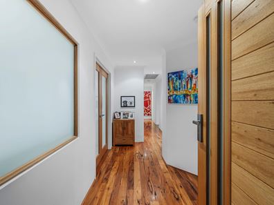 4 Congressional Crescent, Connolly WA 6027