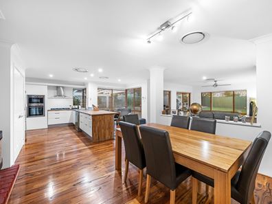 4 Congressional Crescent, Connolly WA 6027