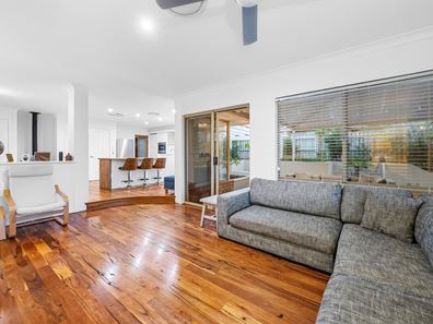 4 Congressional Crescent, Connolly WA 6027