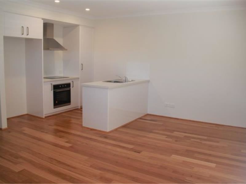 10/16 Pearl Road, Cloverdale WA 6105