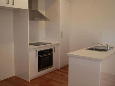 10/16 Pearl Road, Cloverdale WA 6105