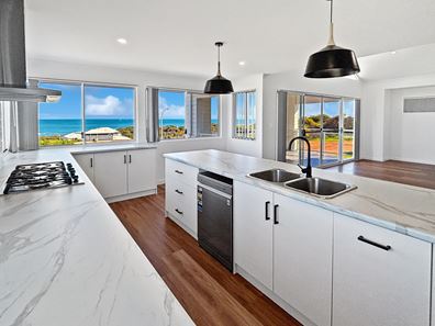 4 Oceanside Boulevard, Dongara WA 6525